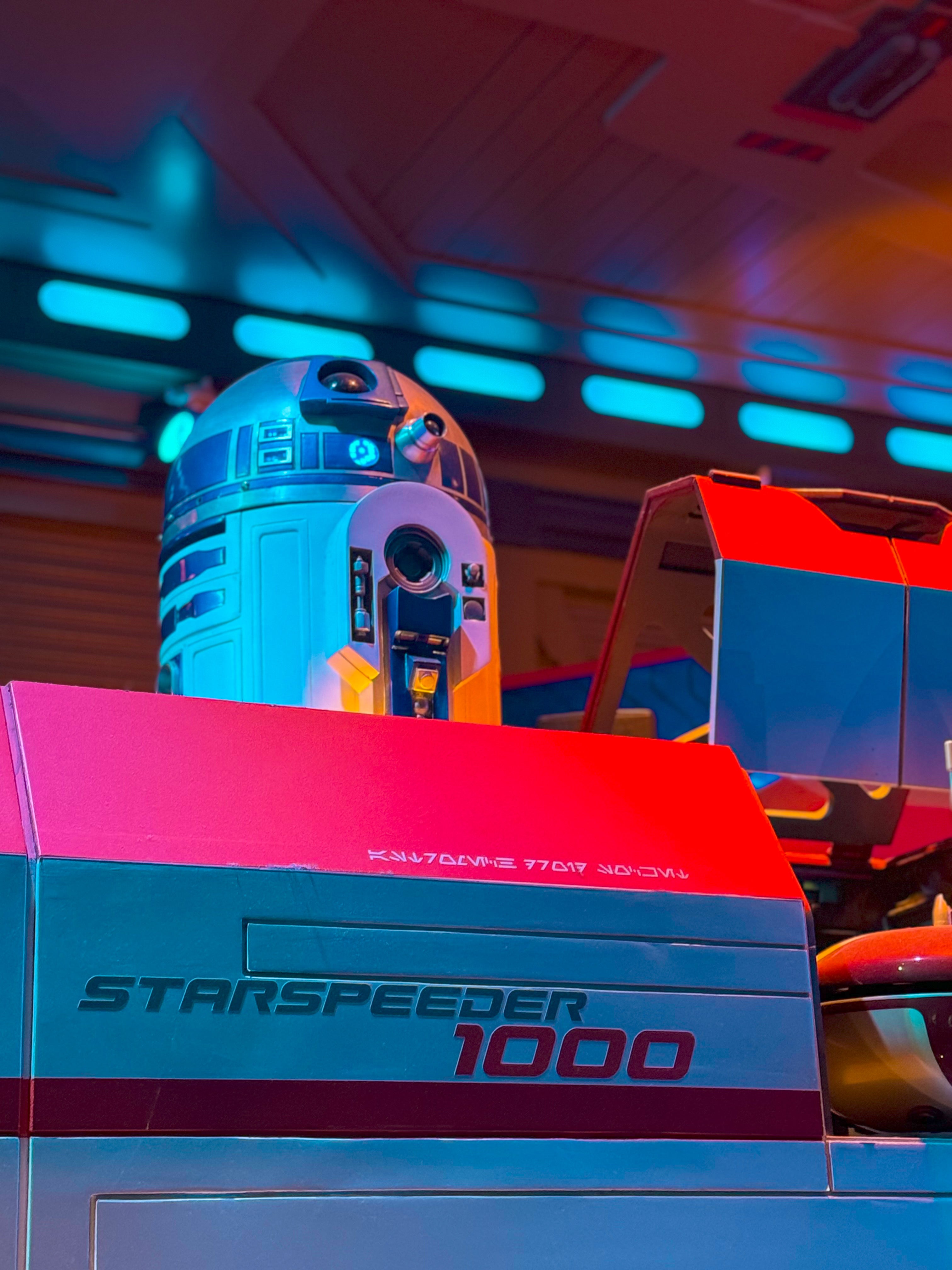 R2D2 - Star Tours